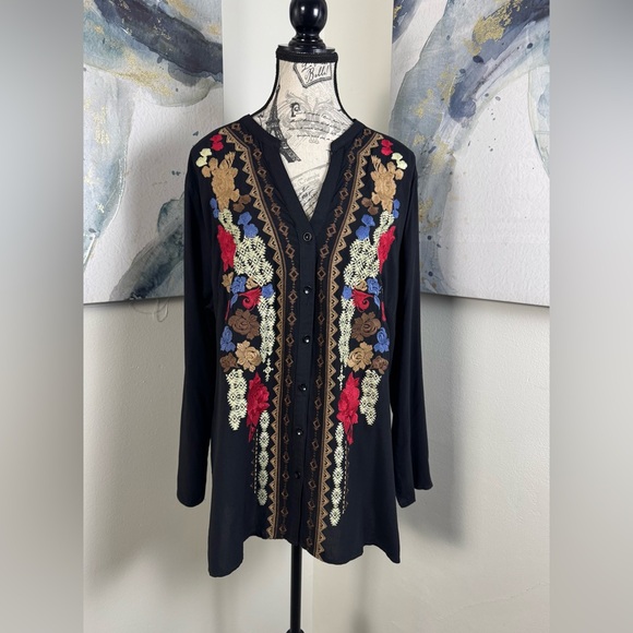 ANDREE BY UNIT Black Floral Embroidered Blouse Long Sleeve V Neck size Medium - Picture 1 of 10